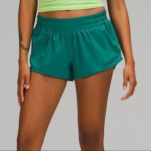 Lululemon Hotty Hot Low-Rise Lined Short 2.5”